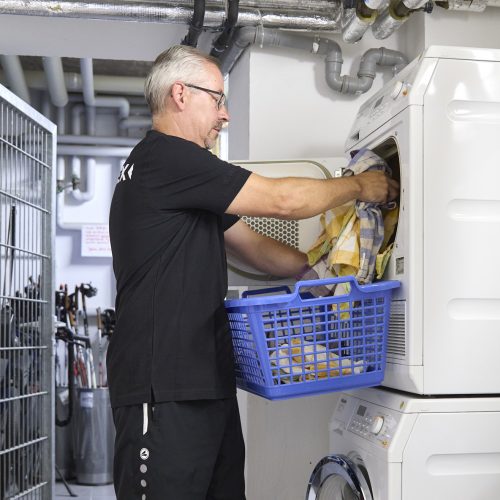 Unser Hausmeister kümmert sich auch um die Wäsche