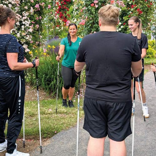 Europa-Rosarium-Nordic-Walking GESUNDHEITSSPORT TRIFFT ROSENPRACHT: NEUE KOOPERATION ERMÖGLICHT NORDIC-WALKINGSTRECKE DURCH EUROPA-ROSARIUM