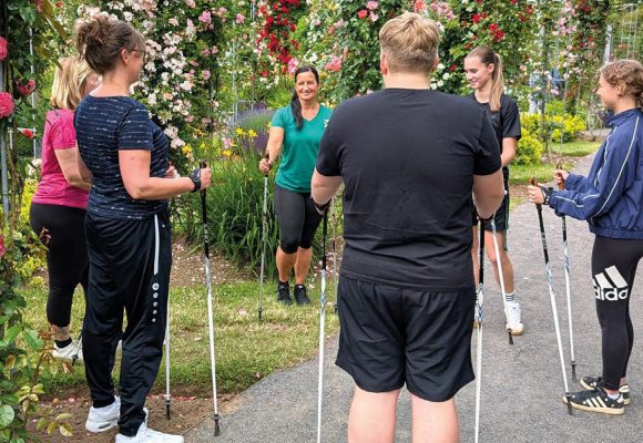 Europa-Rosarium-Nordic-Walking GESUNDHEITSSPORT TRIFFT ROSENPRACHT: NEUE KOOPERATION ERMÖGLICHT NORDIC-WALKINGSTRECKE DURCH EUROPA-ROSARIUM